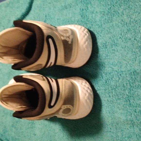 Kevin Durant nikes - Picture 3 of 4